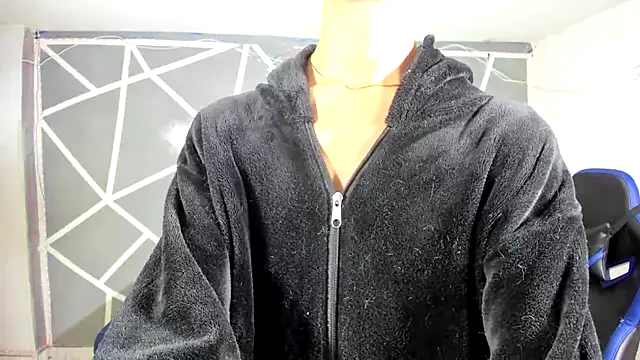 oliverhot2005 online show from 12/13/24, 08:37