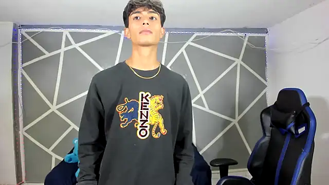 oliverhot2005 online show from 12/16/24, 08:26