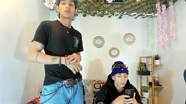 oliverhot2005 online show from 10/03/25, 07:44