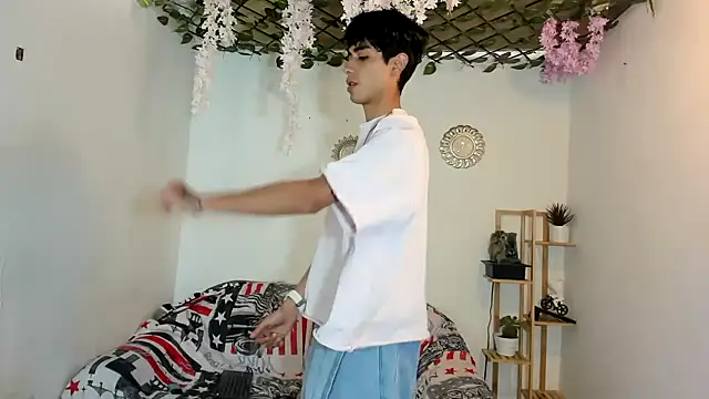 oliverhot2005 online show from 12/04/25, 08:17