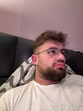 Snapshot of yxssxn24403 chatting on 10/10/25, 03:05 yxssxn24403 online show from 10/10/25, 03:05