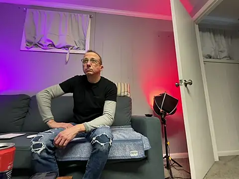 mouser21212 online show from 03/05/25, 07:06