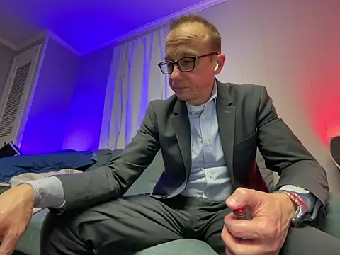 mouser21212 online show from 03/12/25, 06:18