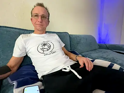 mouser21212 online show from 12/03/25, 11:25