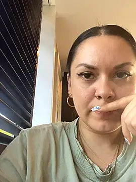 Luccreccia  online show from 10/04/25, 09:18