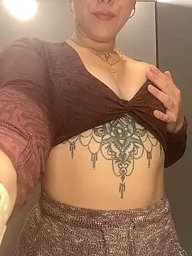 Luccreccia  online show from 11/24/25, 09:09