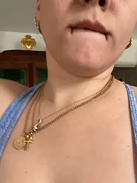 Luccreccia  online show from 03/12/26, 11:38