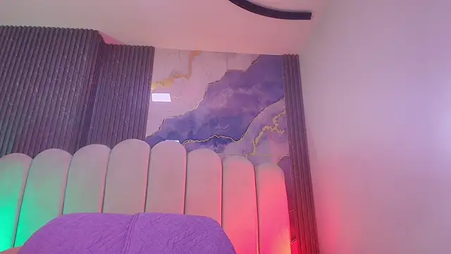 Snapshot of hot_dione chatting on 12/15/25, 07:18 hot dione online show from 12/15/25, 07:18