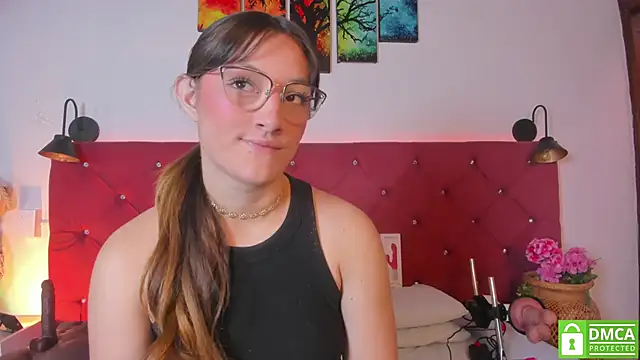 Snapshot of Ruth_harvey_ chatting on 06/17/26, 01:23 Ruth harvey online show from 06/17/26, 01:23