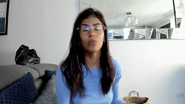 Snapshot of karlina_charlotte1 chatting on 03/03/25, 01:20 karlina charlotte1 online show from 03/03/25, 01:20