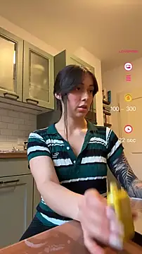 Snapshot of emiliasommer chatting on 10/06/25, 04:15 emiliasommer online show from 10/06/25, 04:15