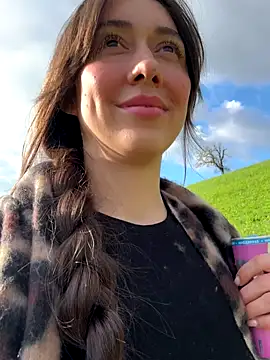 Snapshot of emiliasommer chatting on 10/16/25, 02:18 emiliasommer online show from 10/16/25, 02:18