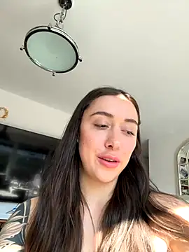 Snapshot of emiliasommer chatting on 10/18/25, 01:01 emiliasommer online show from 10/18/25, 01:01