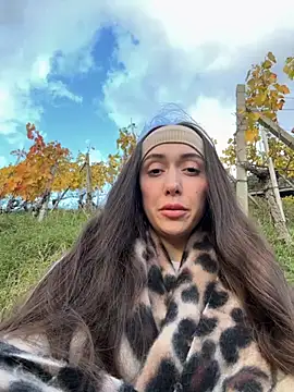 Snapshot of emiliasommer chatting on 10/24/25, 03:08 emiliasommer online show from 10/24/25, 03:08