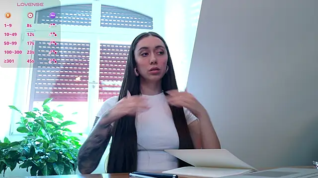 Snapshot of emiliasommer chatting on 11/18/25, 12:31 emiliasommer online show from 11/18/25, 12:31