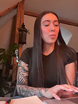 Snapshot of emiliasommer chatting on 12/04/25, 03:10 emiliasommer online show from 12/04/25, 03:10