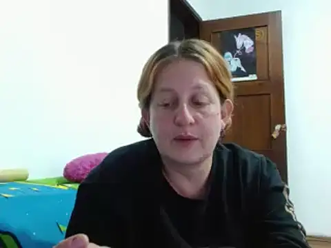 ViioletaMora online show from 12/18/25, 08:09