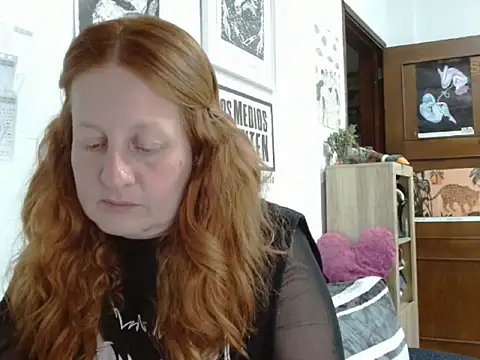 ViioletaMora online show from 05/04/26, 11:34