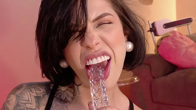 Hannah Borbon online show from 11/03/25, 01:40