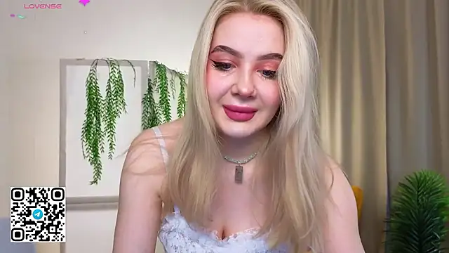 Snapshot of oliviabr0wn0 chatting on 02/16/26, 02:18 oliviabr0wn0 online show from 02/16/26, 02:18