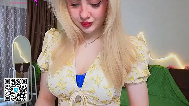 Snapshot of oliviabr0wn0 chatting on 02/24/26, 02:20 oliviabr0wn0 online show from 02/24/26, 02:20