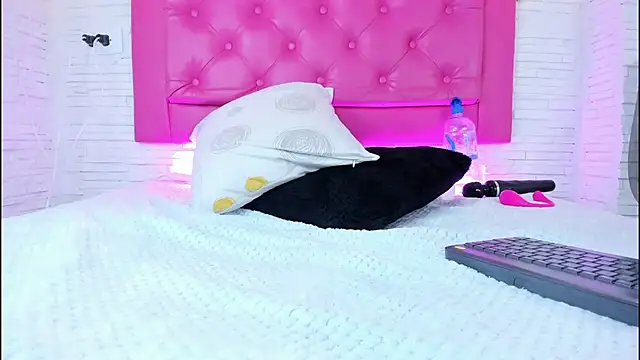 mia 099 online show from 01/30/25, 10:19