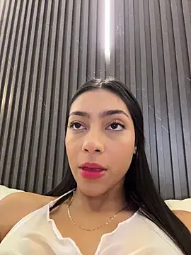 Ema azel online show from 12/17/25, 01:28