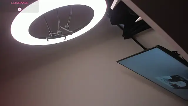 evaevanscute online show from 09/30/25, 10:48