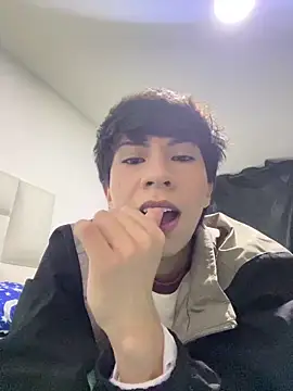 Snapshot of evaevanscute chatting on 05/22/26, 01:35 evaevanscute online show from 05/22/26, 01:35