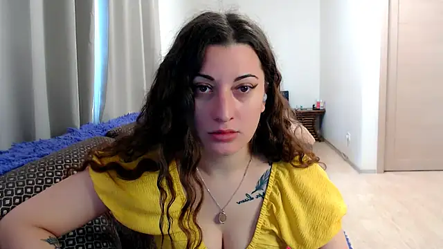 Snapshot of Helen_Adams_ chatting on 05/13/26, 05:27 Helen Adams online show from 05/13/26, 05:27