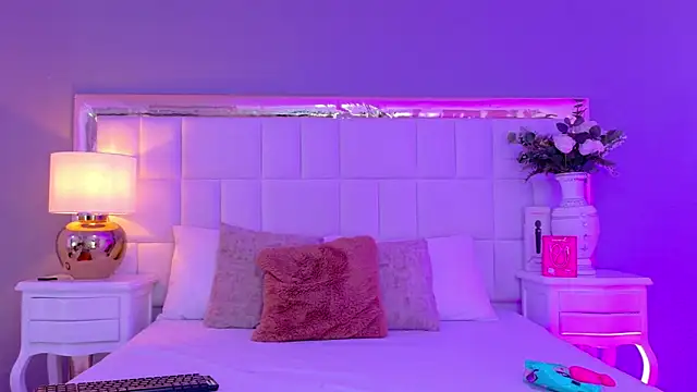 KateVenegas online show from 10/14/25, 07:58