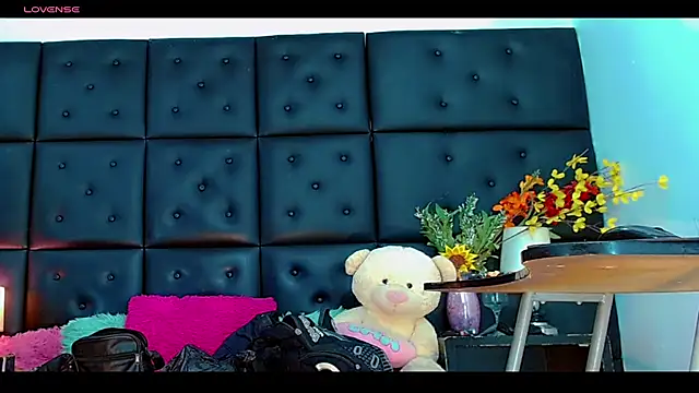 Snapshot of Daniela_Pink_ chatting on 06/22/26, 08:17 Daniela Pink online show from 06/22/26, 08:17