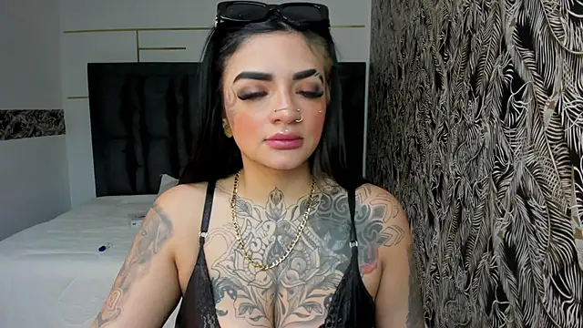 Snapshot of Anhell7_x chatting on 11/15/25, 07:32 Anhell7 x online show from 11/15/25, 07:32