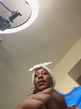 CarlaBeckky online show from 10/15/25, 05:13