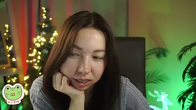 Snapshot of Sarah_Son chatting on 12/31/24, 11:31 Sarah Son online show from 12/31/24, 11:31