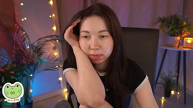 Snapshot of Sarah_Son chatting on 02/02/25, 11:51 Sarah Son online show from 02/02/25, 11:51