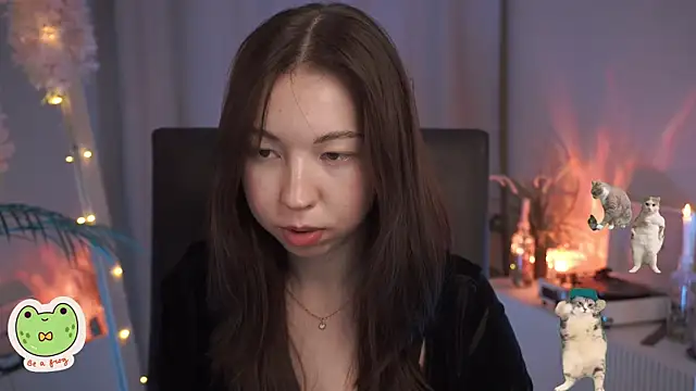 Snapshot of Sarah_Son chatting on 03/05/25, 08:43 Sarah Son online show from 03/05/25, 08:43
