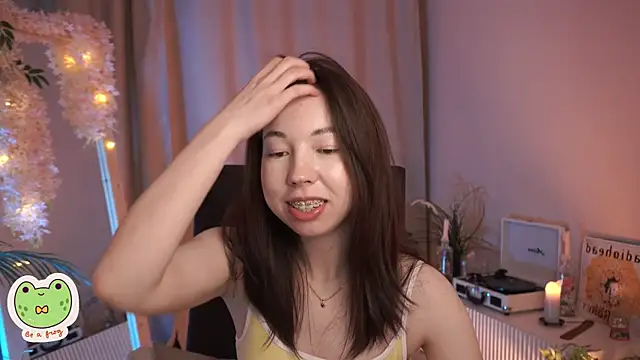 Snapshot of Sarah_Son chatting on 03/10/25, 05:22 Sarah Son online show from 03/10/25, 05:22