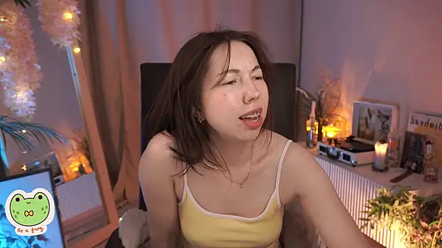 Snapshot of Sarah_Son chatting on 03/10/25, 11:32 Sarah Son online show from 03/10/25, 11:32