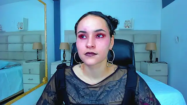 AnnyThompson  online show from 09/17/25, 08:54