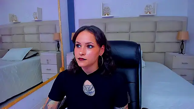 AnnyThompson  online show from 11/07/25, 08:53