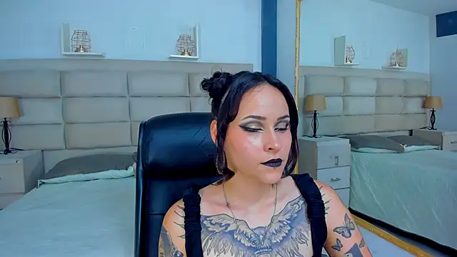 AnnyThompson  online show from 11/09/25, 09:02