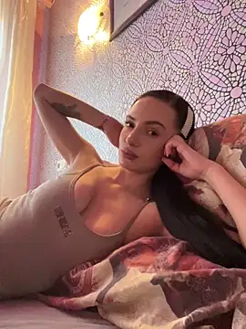 Snapshot of Kristis43 chatting on 04/28/26, 03:50 Kristis43 online show from 04/28/26, 03:50