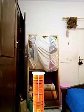 Snapshot of altinya chatting on 03/15/25, 11:19 altinya online show from 03/15/25, 11:19