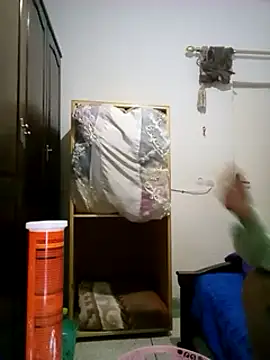 Snapshot of altinya chatting on 03/18/25, 12:27 altinya online show from 03/18/25, 12:27