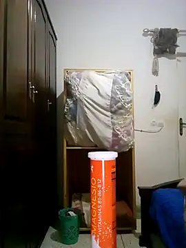 Snapshot of altinya chatting on 03/18/25, 10:58 altinya online show from 03/18/25, 10:58