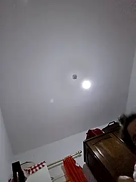 Snapshot of altinya chatting on 09/30/25, 10:04 altinya online show from 09/30/25, 10:04