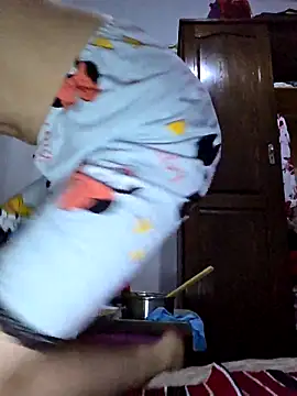 Snapshot of altinya chatting on 10/16/25, 06:53 altinya online show from 10/16/25, 06:53