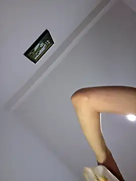 Snapshot of altinya chatting on 10/19/25, 03:12 altinya online show from 10/19/25, 03:12