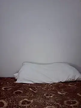 Snapshot of altinya chatting on 11/19/25, 06:24 altinya online show from 11/19/25, 06:24